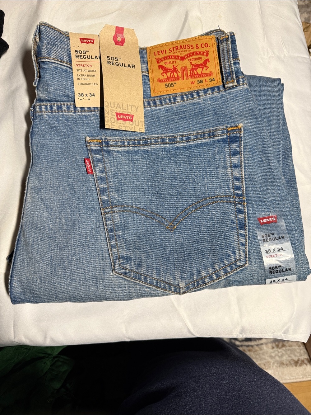 Levi's Straight Leg Men's Jeans in Light Blue Denim 38 x 34 Brand New